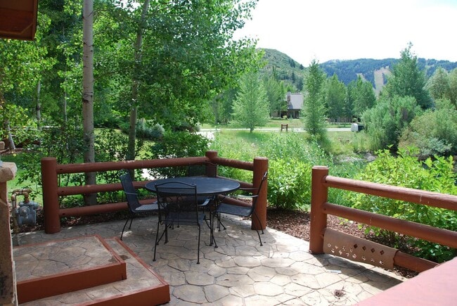 Photo - 2410 Deer Lake Dr