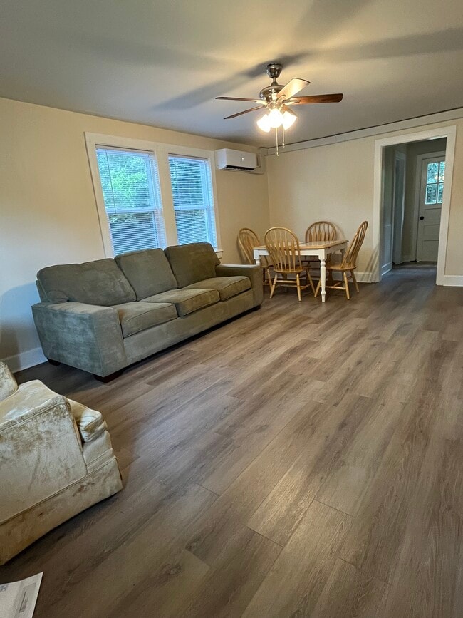 Building Photo - 2222 Oceola St Rental
