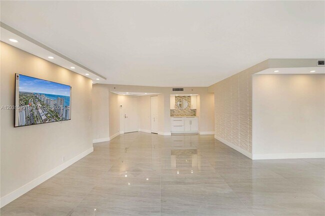 Photo - 3500 Mystic Pointe Dr Unidad 1206