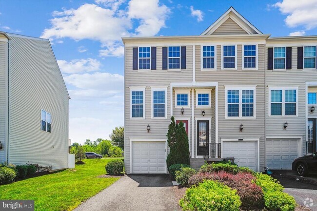 Building Photo - 8359 Scotland Loop Rental