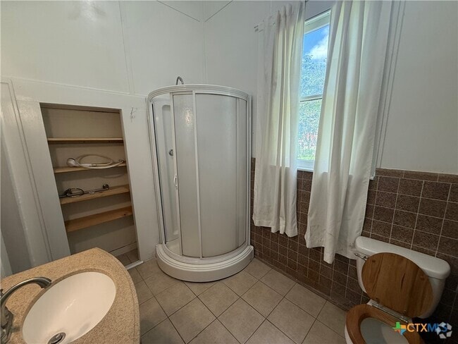 Building Photo - 184 3rd St Rental