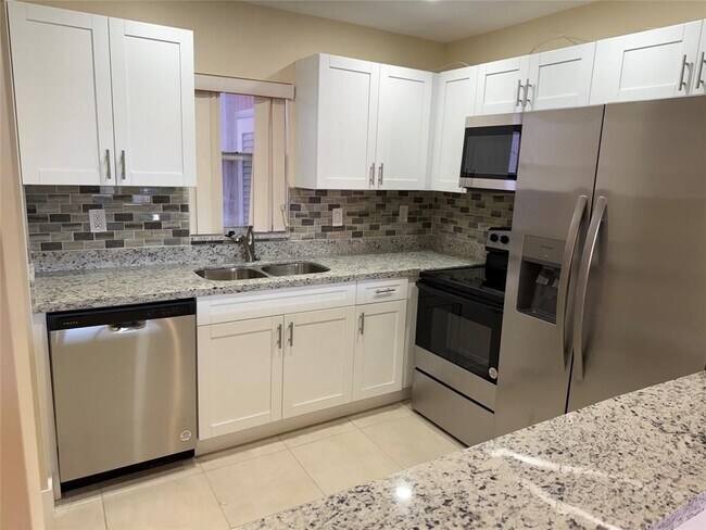 Building Photo - 1450 N Riverside Dr Rental