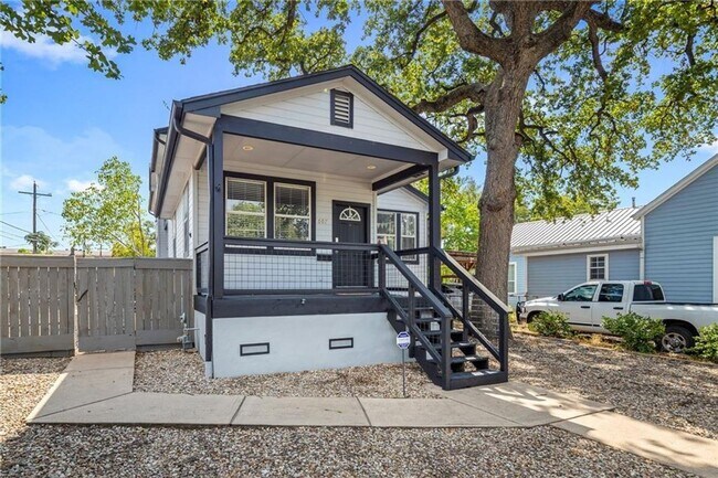 Photo - 607 W 35th St