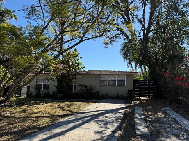 Building Photo - 209 Redwood Ave Rental