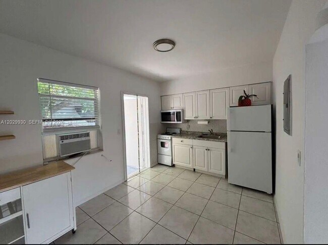 Photo - 424 NE 64th St Unidad 2