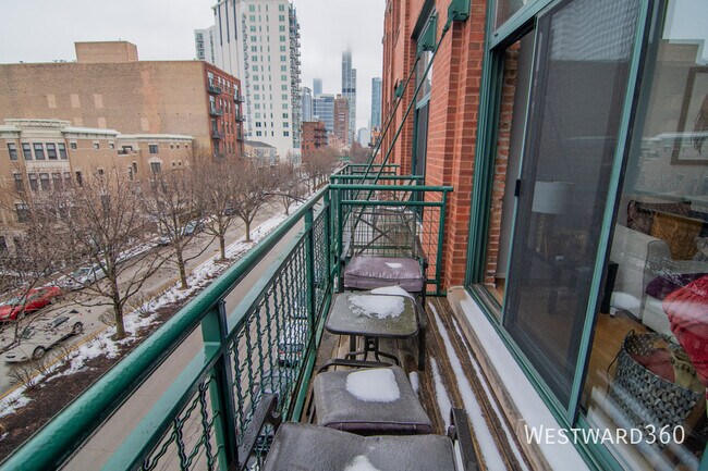 Photo - 1727 S Indiana Ave Unidad 323