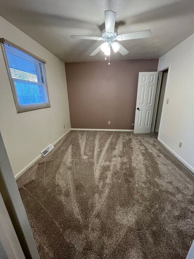 Photo - Midvale Dr 5509 Unit #2