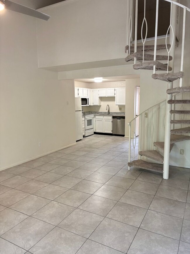 Building Photo - 30 E Brown Rd Unit 2018