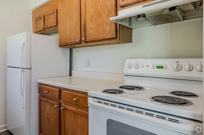 2BR, 1.5BA - 1218SF - Kitchen