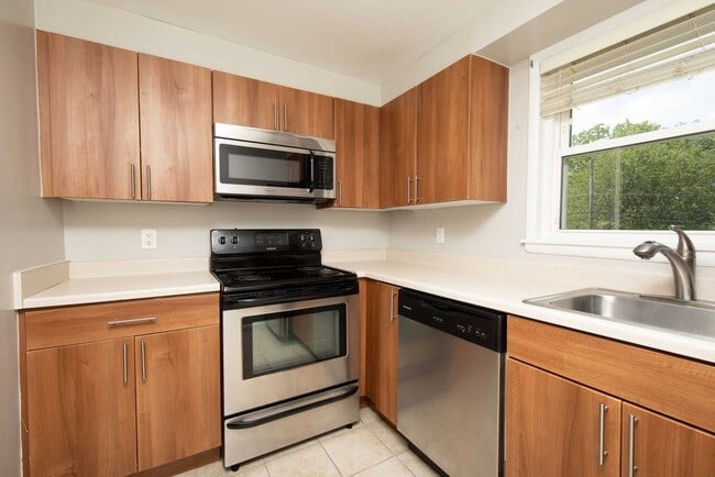 Photo - Oak Gardens Apartments