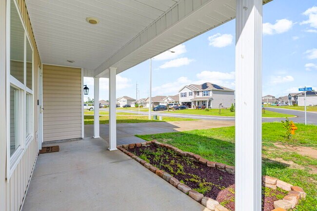 Photo - 5832 Viking Wy