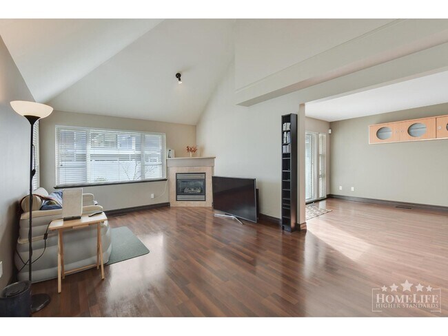 Photo - 13918-13958 58 Ave