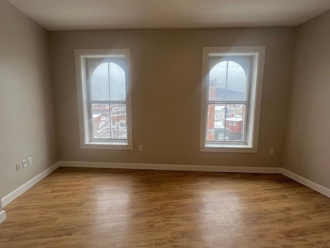 Photo - Putnam Winslow– $1,350 – 1 Bathroom Studio, 300 SQ.FT. – UTILITIES INCLUDED, Available 7/15/26 Unit 309