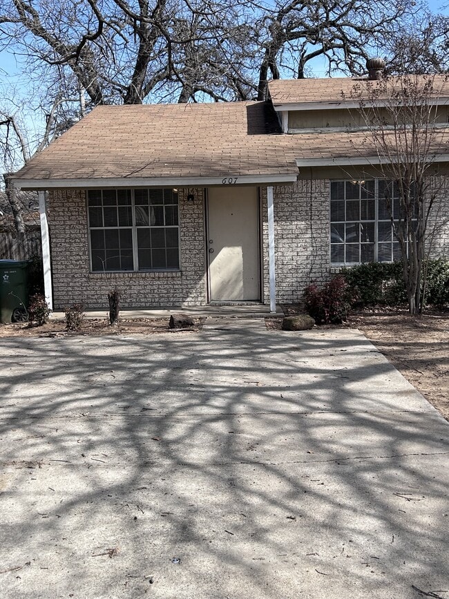 605 McQueary St Unidad 1