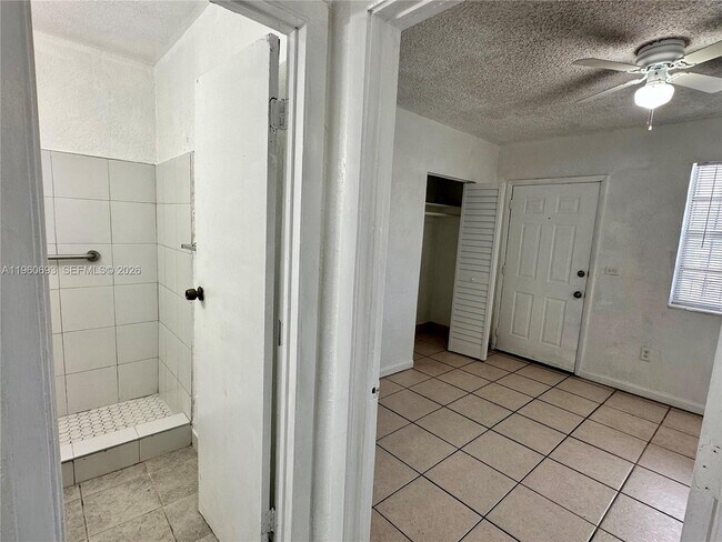 Photo - 2987 NW 46th St Unidad 2