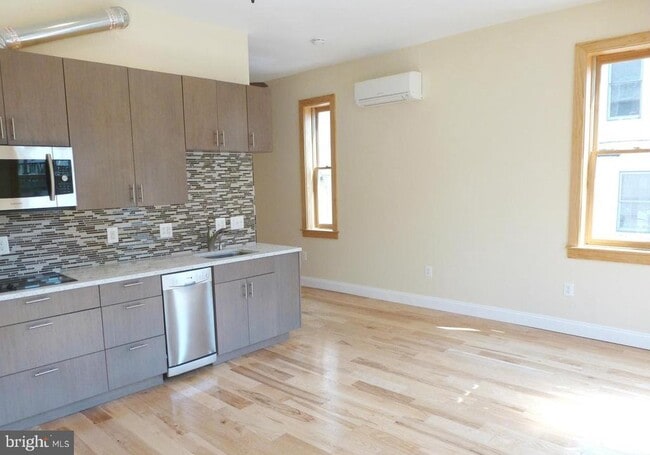 Building Photo - 1102 5th St NW Unit 2