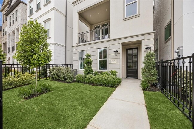 Photo - 947 Blackshire Ln