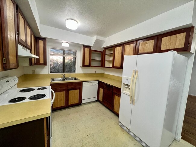 Photo - 2090-2102 Meade Avenue Unit 2094