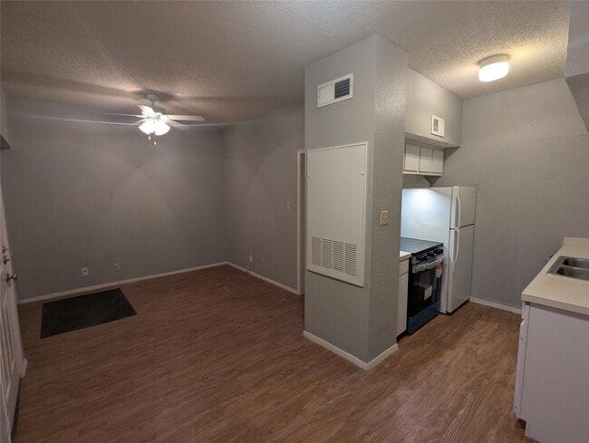Building Photo - 3316 Guadalupe St Unit 216 Rental