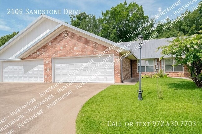 Building Photo - 2109 Sandstone Dr