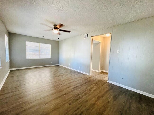 Photo - 511 13th St N