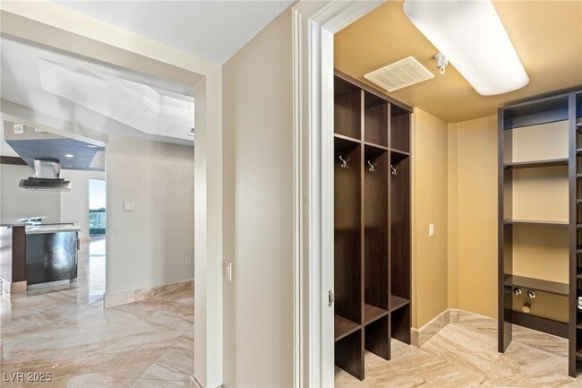 Building Photo - 2777 Paradise Rd Unit 1801