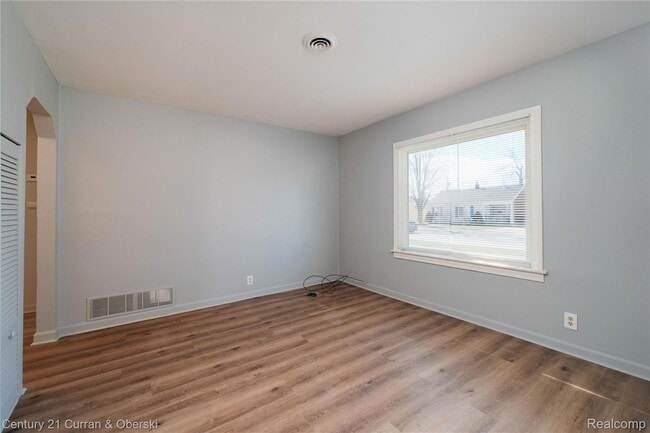 Photo - 22619 Furton St