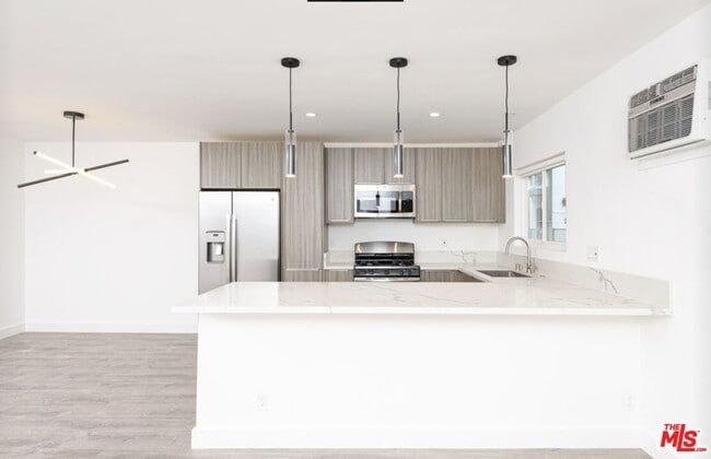 Photo - 1261 Laurel Ave