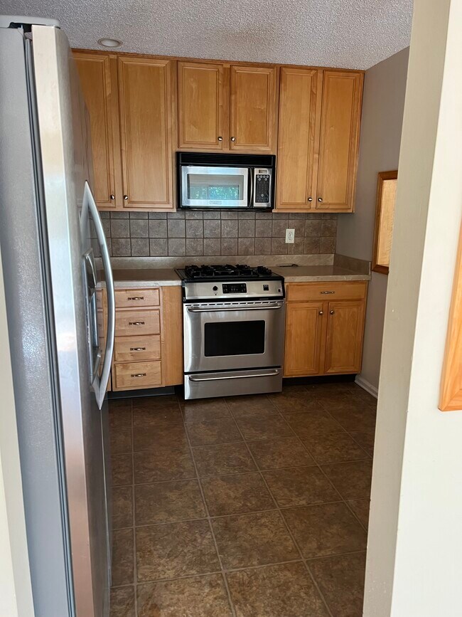 Kitchen - 70 Willow Ct Unit 70