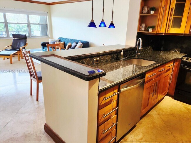 Building Photo - 401 Golden Isles Dr Unit 307