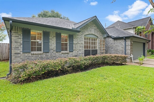 Photo - 211 Scarlet Maple Dr