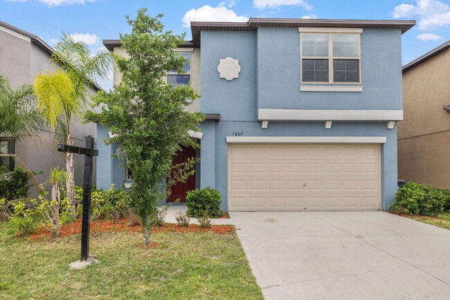 Building Photo - "Spacious 5-Bedroom Retreat in Tampa with 2.5 Baths and 2,215 Sq Ft of Comfort!"