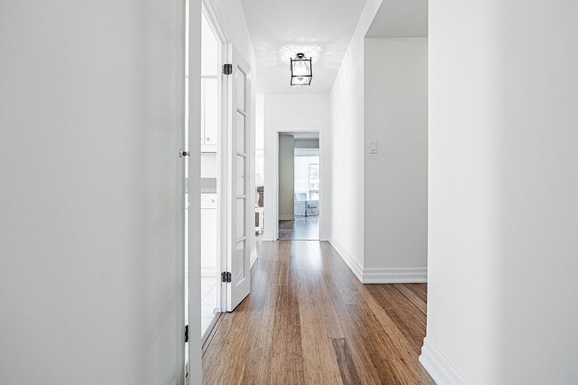 Photo - 10 Queens Quay W