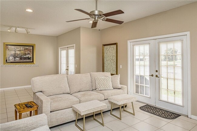 Photo - 1649 Hawthorne Pl