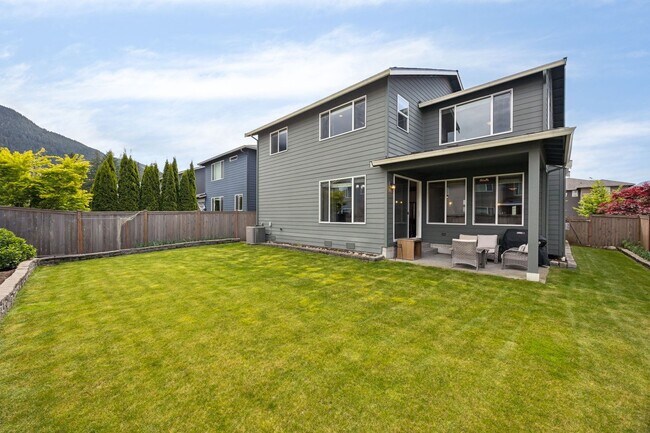 Photo - 340 Zemp Way NE