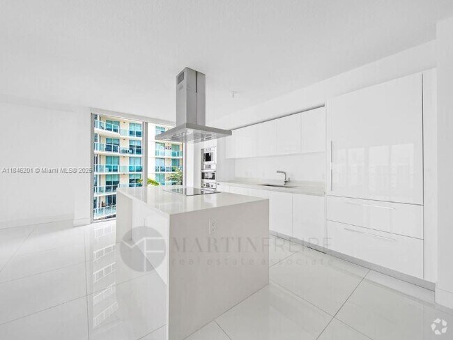 Building Photo - 300 Sunny Isles Blvd Unit 4-701 Rental