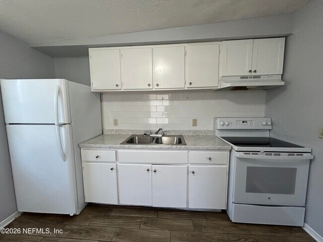 Photo - 3250 Phyllis St