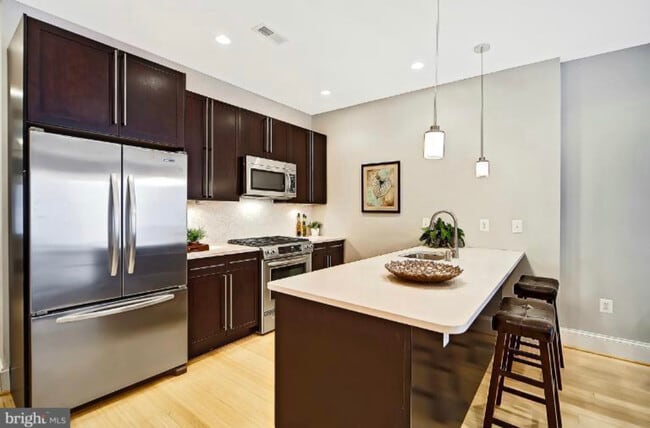 Building Photo - 2108 10th St NW Unit 1