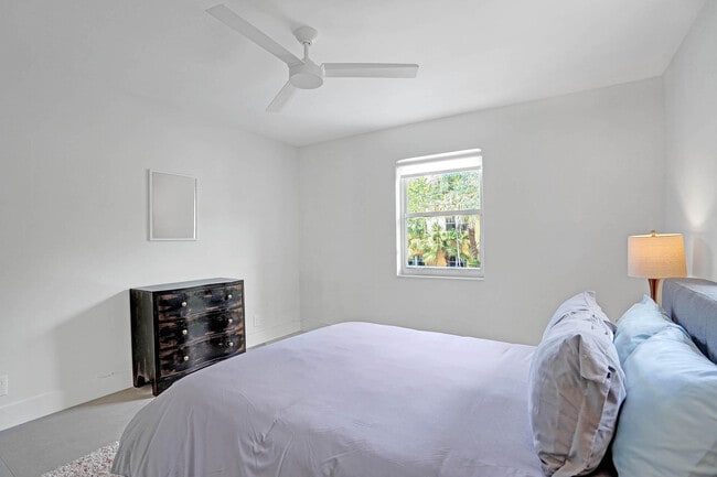 Photo - 625 NE 13th Ave