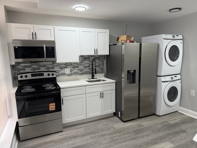 Photo - 3325 E Monument St