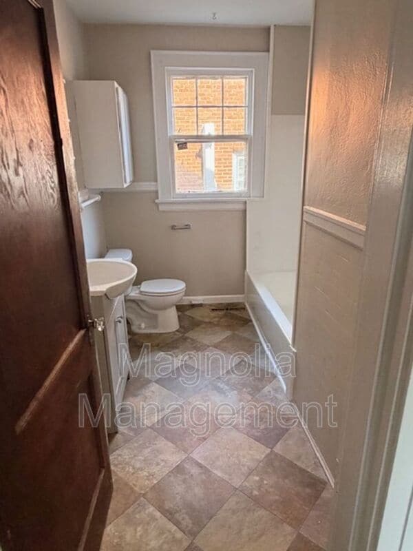 Photo - 503 Young St