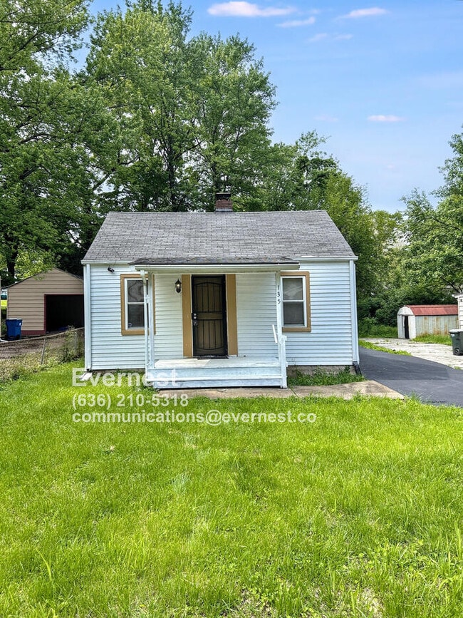 Charming 2-Bedroom Home with Off-Street Pa... - Charming 2-Bedroom Home with Off-Street Pa...