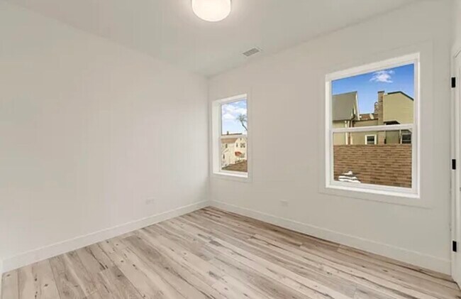 Photo - 2913 W 38th St Unidad 2
