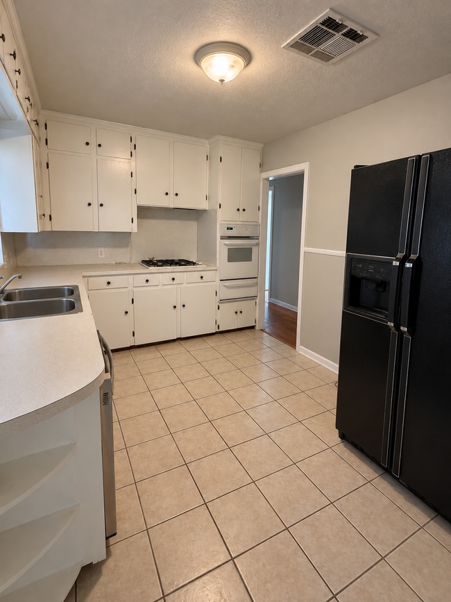 2505 Douglas Dr
