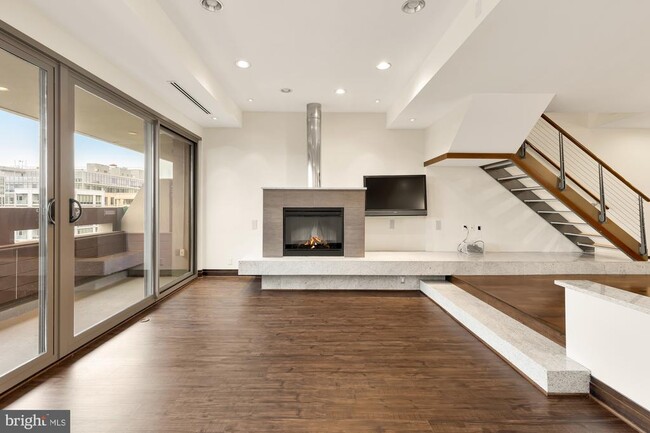 Building Photo - 2501 M St NW Unit 718