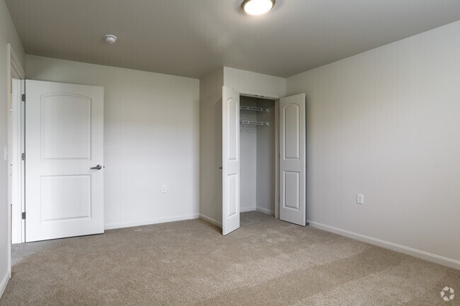 2 Bed/ 1.5 Bath - 940 SQ FT