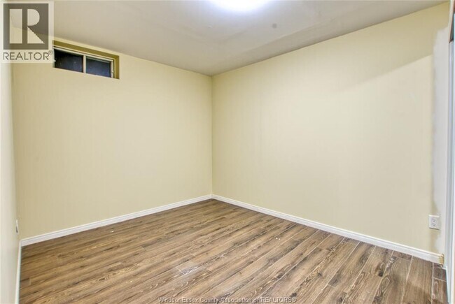 Photo - 135 WINCLARE Dr