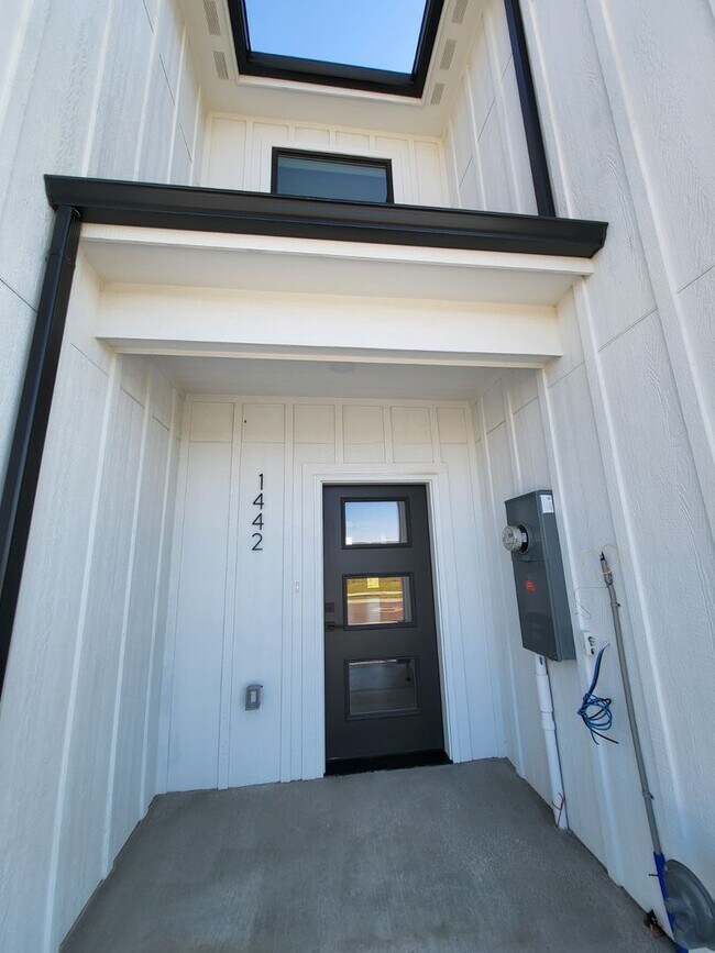 Photo - Beautiful New Construction!  3 Bedroom 2.5...