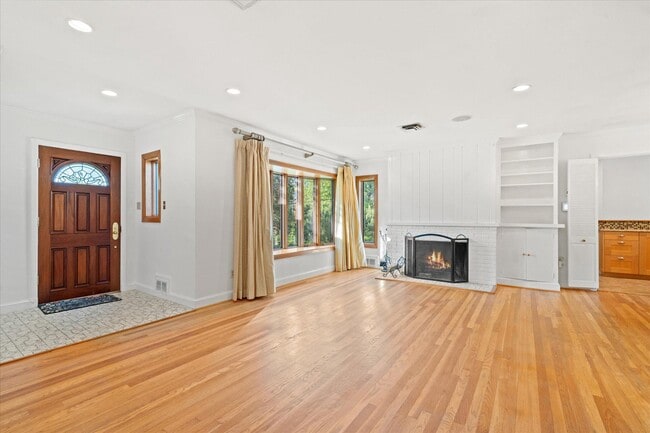 Photo - 500 Monticello Blvd