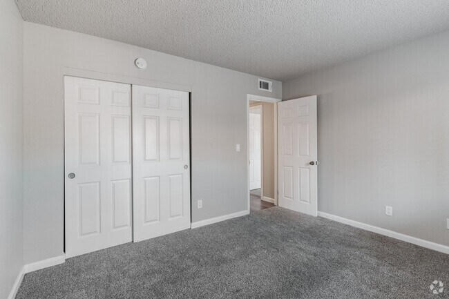 2BR, 1BA - 850SF - Primary Bedroom